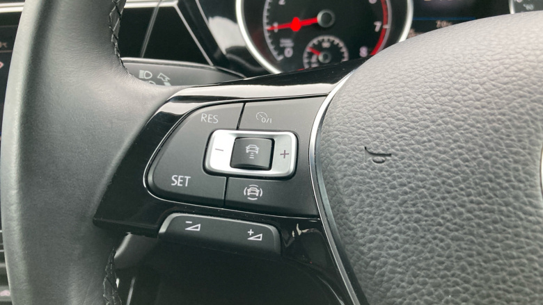 Volkswagen Touran 1.5 TSI EVO SEL 5dr DSG Petrol Estate